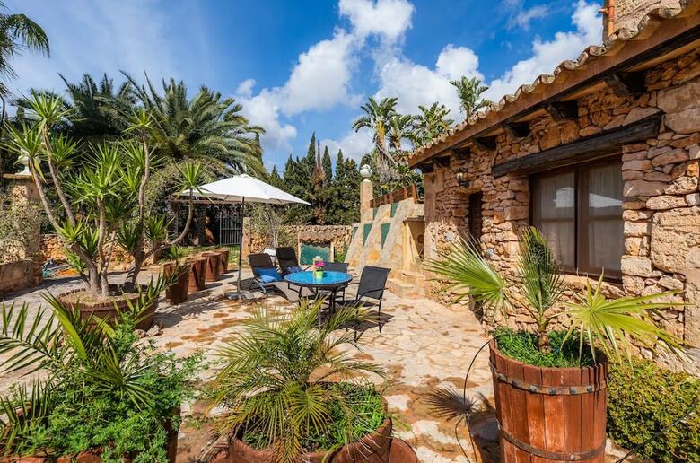 Agroturismo Es Revellar Art Resort