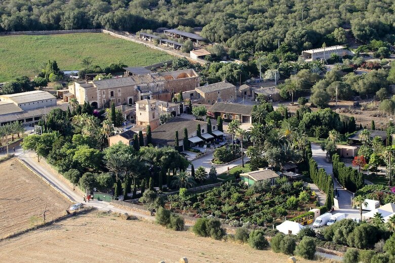 Agroturismo Es Revellar Art Resort