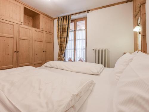 Authentic Apartment In Commezzadura With Garden
