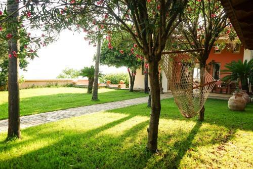 Luxury Hilltop Villa 200m From The Beach