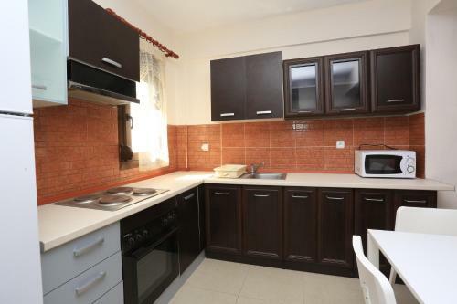 Villa Argo 3 - Beachfront, Big Gardens, Location!