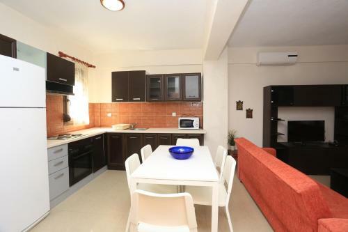 Villa Argo 3 - Beachfront, Big Gardens, Location!