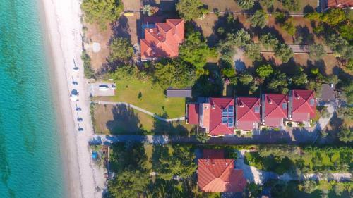 Villa Argo 3 - Beachfront, Big Gardens, Location!