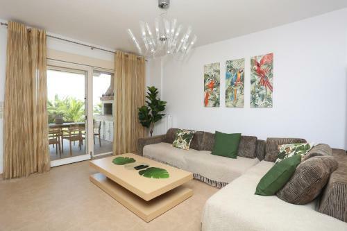 Villa The View - Beachfront, 5 Bedrooms, Bbq, View