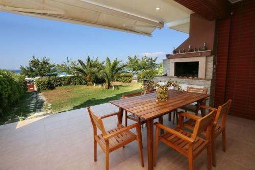 Villa The View - Beachfront, 5 Bedrooms, Bbq, View