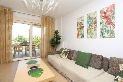 Villa The View - Beachfront, 5 Bedrooms, Bbq, View