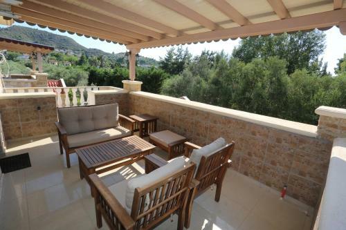 Villa Argo 2 - Beachfront, Big Gardens, Location!