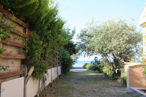 Villa Argo 2 - Beachfront, Big Gardens, Location!