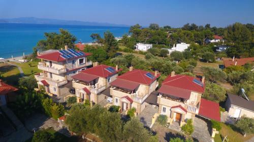 Villa Argo 2 - Beachfront, Big Gardens, Location!