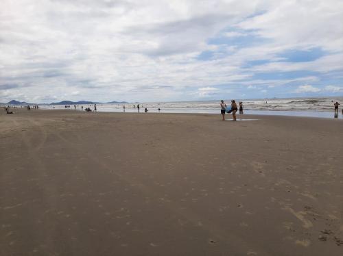 Apartamento Pequeno Com Varanda Praia Grande