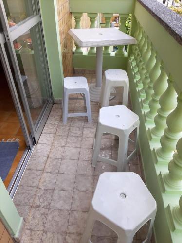 Apartamento Pequeno Com Varanda Praia Grande