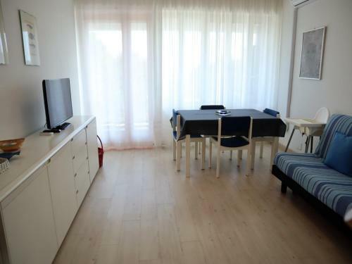 Modern Two-bedroom Apartment With Seaview Balcony