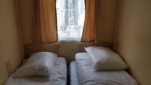 8 Berth Golden Sands (herald)