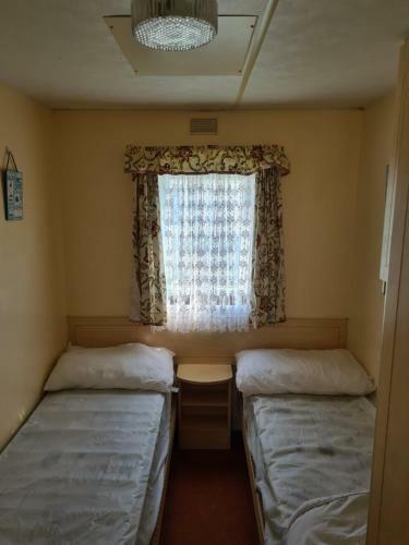 8 Berth On Coral Beach (new Florida)