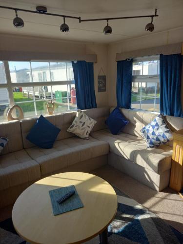 6 Berth On Seaview (fanfare)