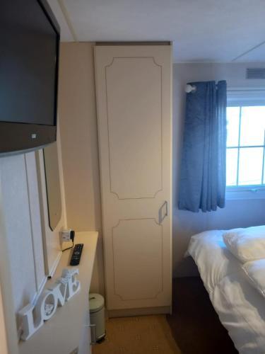 6 Berth On Seaview (fanfare)
