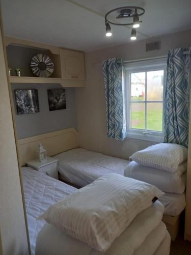 6 Berth On Seaview (fanfare)