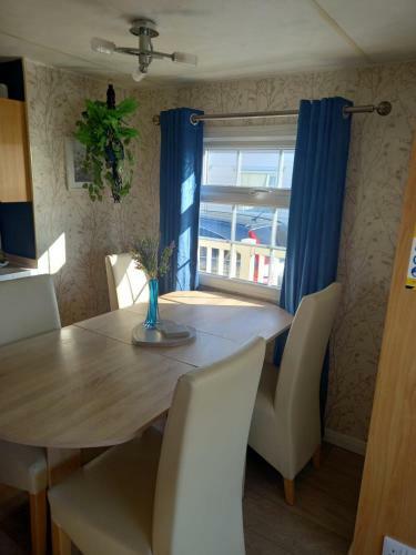 6 Berth On Seaview (fanfare)