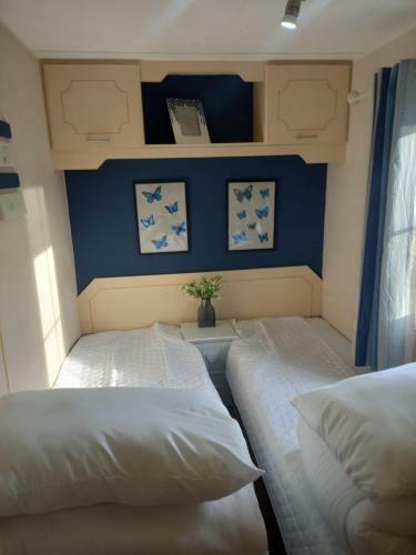 6 Berth On Seaview (fanfare)