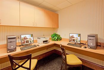 Holiday Inn Express Hotel & Suites Lucedale
