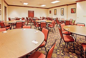 Holiday Inn Express Hotel & Suites Lucedale