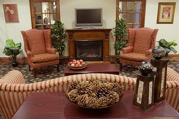 Holiday Inn Express Hotel & Suites Lucedale