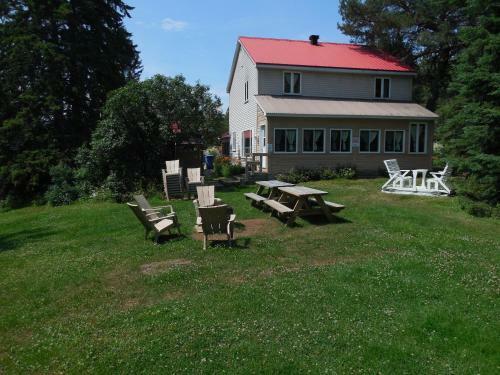 Chalets & Appartements Au Chant De La Rivi�re