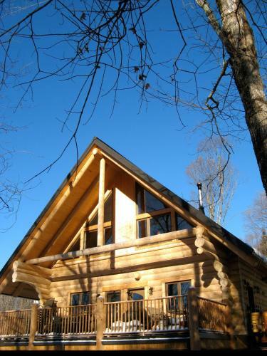 Chalets & Appartements Au Chant De La Rivi�re