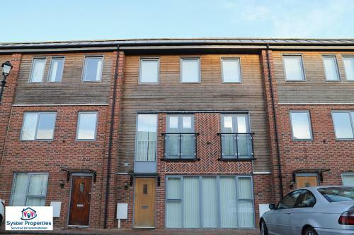 Syster Properties Serviced Accommodation Leicester 5 Bedroom House Glen View