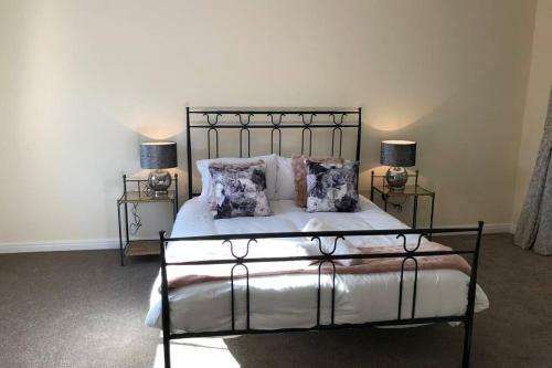 Villa Silver Stag, High-end, Modern 3 Double Bedroom With Parking