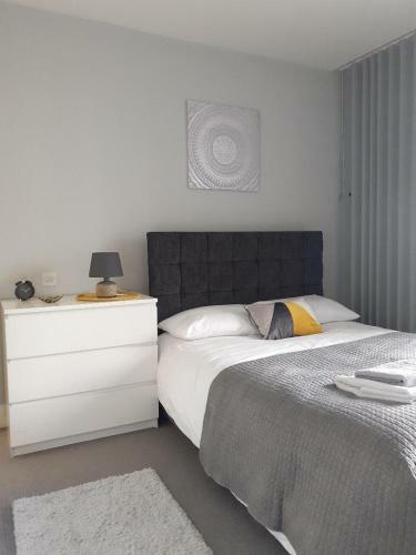 Luxury Highcross 2 Bedroom Apartment