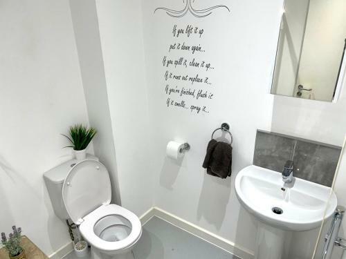 Large Apartment In City Centre With Parking!