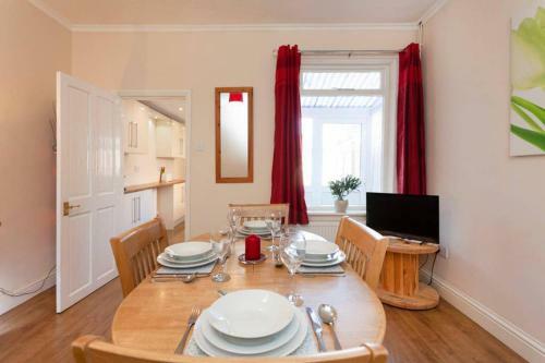 Apartamento Silver Stag, Comfortable, Spacious And Convenient 2 Bed House