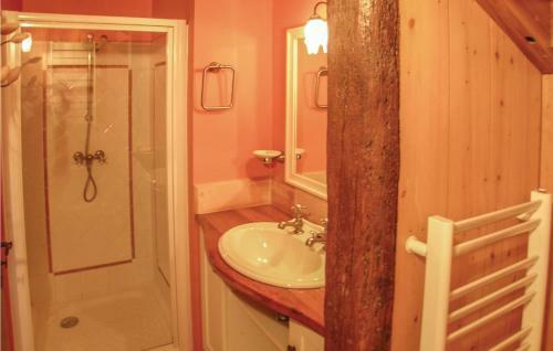 Six-bedroom Holiday Home In Beauville