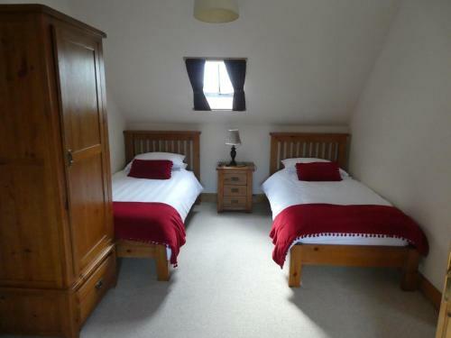 Swallow Cottage - Large Family Cottage With Beautiful Views
