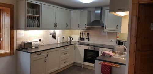 Swallow Cottage - Large Family Cottage With Beautiful Views
