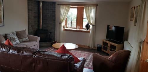 Swallow Cottage - Large Family Cottage With Beautiful Views