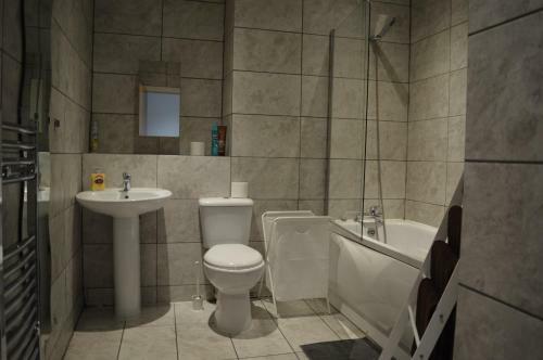 Spacious Shude Hill Apartment With Balcony