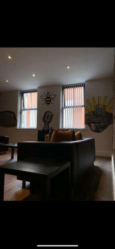 Spacious Shude Hill Apartment With Balcony