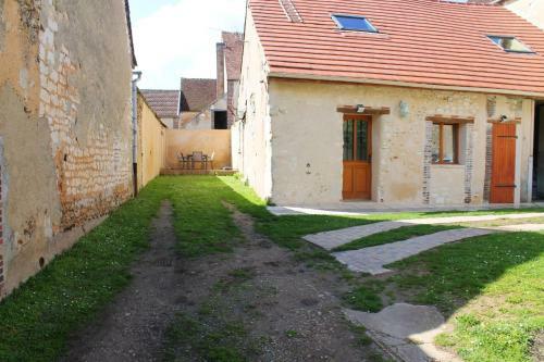 Maison D'une Chambre Avec Spa Et Jardin Clos A Bellechaume