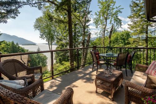 The Fraser River's Edge B&B Lodge