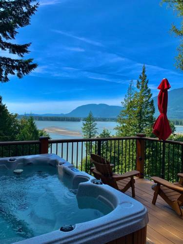 The Fraser River's Edge B&B Lodge