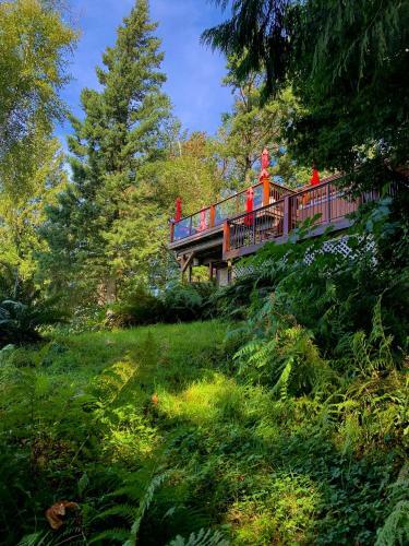 The Fraser River's Edge B&B Lodge
