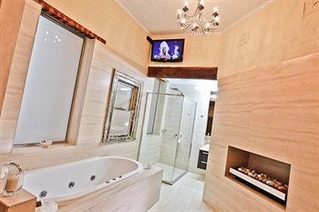 Indulge Apartments - Eighth