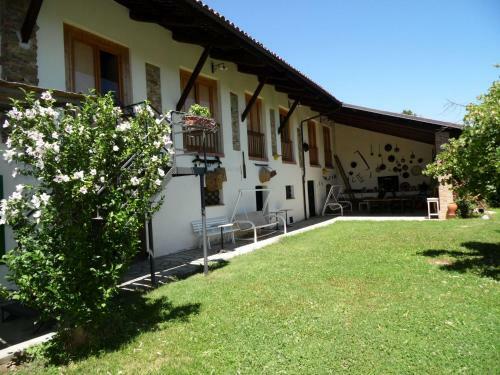 Charming Holiday Home In Niella Tanaro With Garden