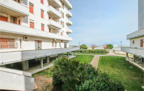 Nice Apartment In Lido Adriano With 4 Bedrooms