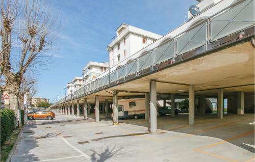 Nice Apartment In Lido Adriano With 4 Bedrooms