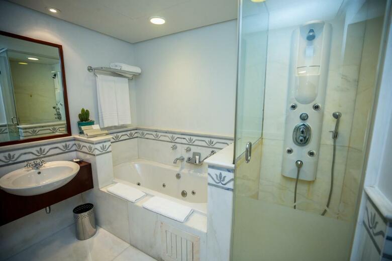 Hotel Rosewood Corniche