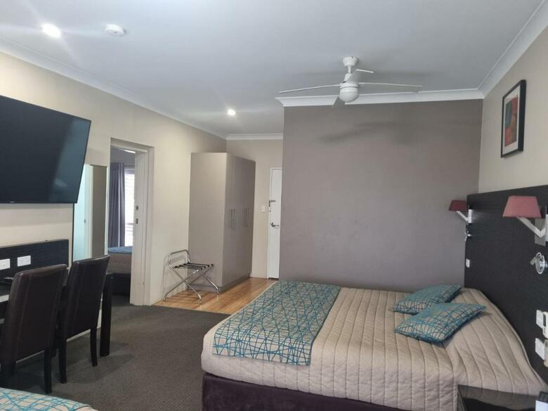 Australian Homestead Motor Lodge