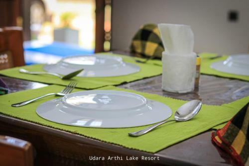 Hostal Udara Arthi Lake Resort